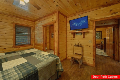 2 Private King Bedrooms in 11 bedroom cabin - The Big Lebowski