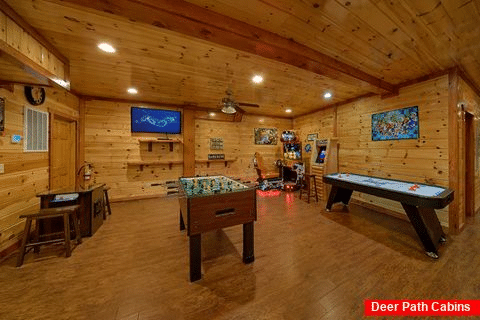 11 bedroom cabin with air hockey and arcades - The Big Lebowski