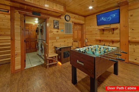 Luxury cabin with arcade games and foosball game - The Big Lebowski