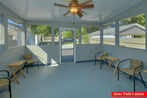 Downtown Sevierville Rental Screened in Porch - Southern Charm
