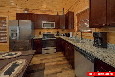 4 Bedroom Cabin with Fully Equipped Kitchen - Pigeon Forge Plunge