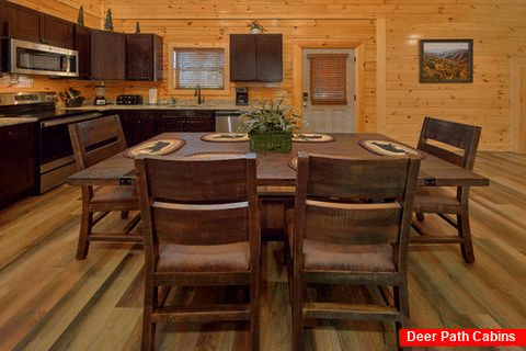Smoky Mountain 4 Bedroom Cabin with Dining Table - Pigeon Forge Plunge