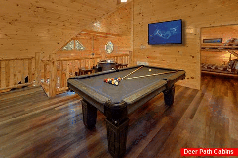 4 Bedroom Cabin with Pool Table, Arcade, & WiFi - Pigeon Forge Plunge