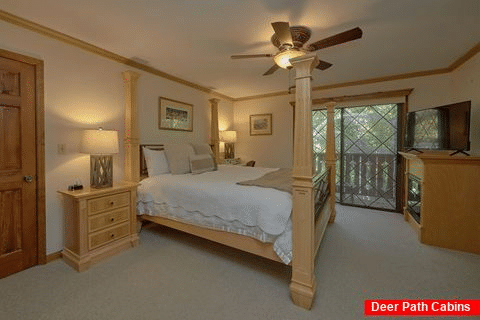 Master Bedroom with King Bed in 4 bedroom cabin - Southern Comfort
