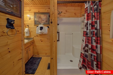 2 Bedroom Cabin Sleeps 8 with Walkiin Shower - Pookie Bear