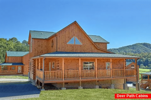 Smoky Mountain 4 Bedroom Cabin in Pigeon Forge - Pigeon Forge Plunge