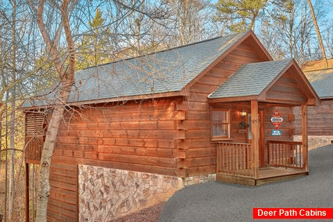 1 Bedroom 1 Bath Cabin in Pigeon Forge with WiFi - Saw'n Logs