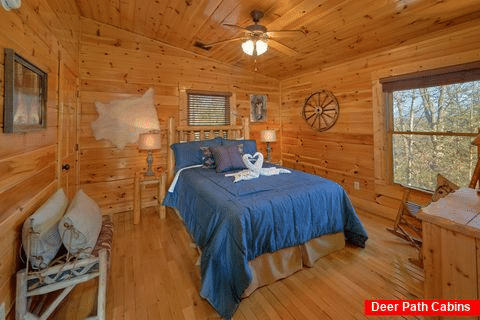 Near Dollywood 3 Bedroom Cabin Sleeps 16 - Honey Cabin