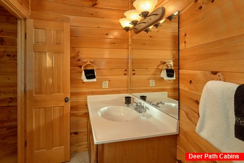 3 Bedroom 3 Bath Cabin Sleep 16 - Honey Cabin