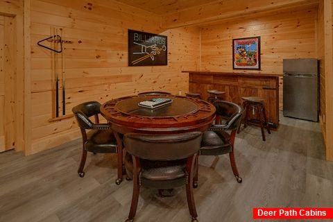 8 bedroom cabin with poker table and bar area - Waldens Creek Oasis