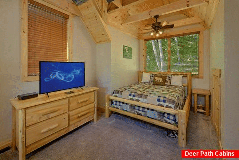 Beautiful 5 Bedroom 3 .5 Bath Cabin Sleeps 14 - Firefly Cove