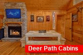 3 bedroom cabin with Dining Room and fireplace