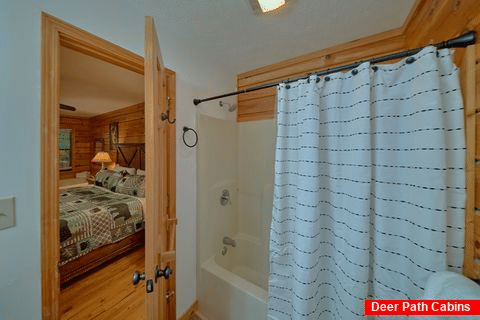 3 bedroom cabin with Private Master Bath - Not Too Shabby