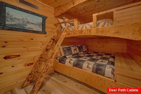 Queen Bunk Beds in 3 bedroom resort cabin - Not Too Shabby
