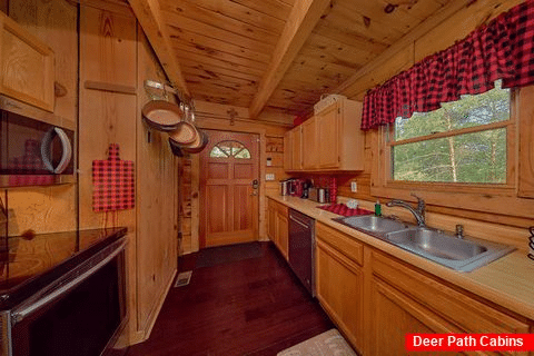 Wears Valley cabin rental with full kitchen - Beary Cozy Cabin