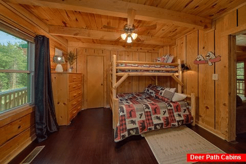 Rustic 1 bedroom cabin with bunk bedroom - Beary Cozy Cabin