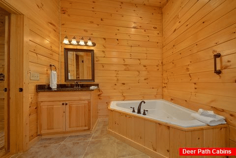 2 Bedroom 2 Bath Cabin Sleeps 7 Master Bath - Mountain Home