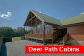 Spacious 6 bedroom pool cabin with flat parking 
