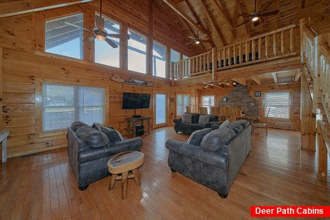 Spacious living room in 6 bedroom cabin rental - Fireside Retreat