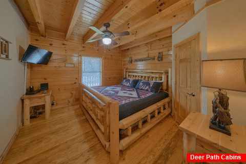 Main level King bedroom in 6 bedroom cabin - Fireside Retreat