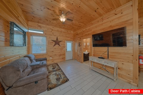 6 bedroom cabin den area with TV - Fireside Retreat