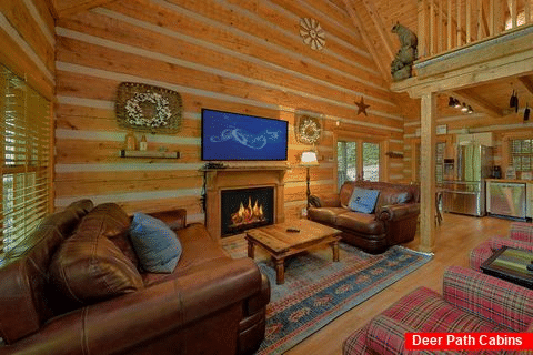 Spacious 4 Bedroom Cabin Sleeps 10 - Rockin R Lodge