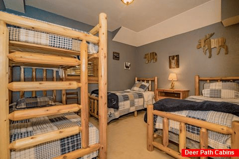 4 Bedroom 3 Bath with kids Room Cabin Sleeps 10 - Rockin R Lodge