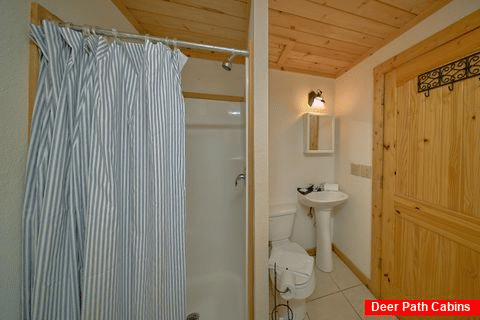 4 Bedroom 3 Bath Cabin Sleeps 10 - Rockin R Lodge
