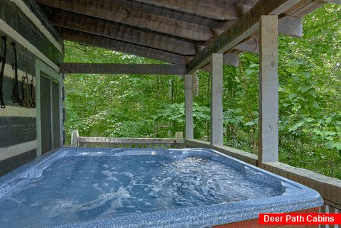 4 Bedroom with Private Hot Tub - Rockin R Lodge