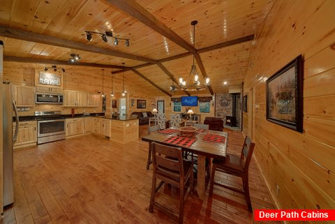 Spacious 4 Bedroom Cabin with Large Open Kitchen - The Tennessean on Huckleberry Hill