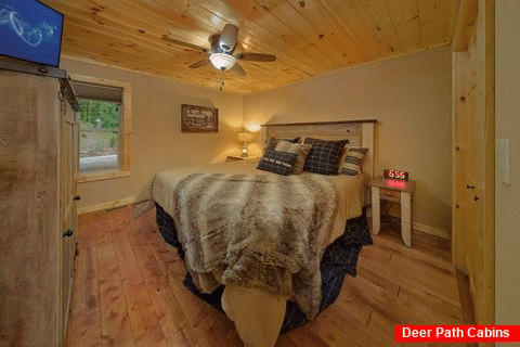 4 Bedroom Cabin With King Bed - The Tennessean on Huckleberry Hill