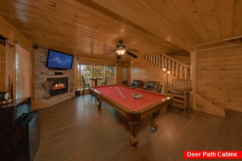 Pool Table, Arcade and Large TV in Game Room - Bear Down