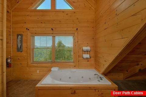 Master Bedroom with Jacuzzi Tub 4 Bedroom Cabin - Bear Down