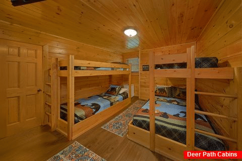  4 bedroom Cabin Sleeps 13 with Bunk Beds - Bear Down