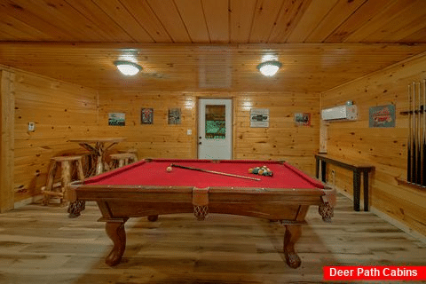 Game Room with Pool table in 3 bedroom cabin - Not Too Shabby
