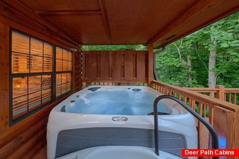 3 bedroom luxury cabin with hot tub on deck - Not Too Shabby