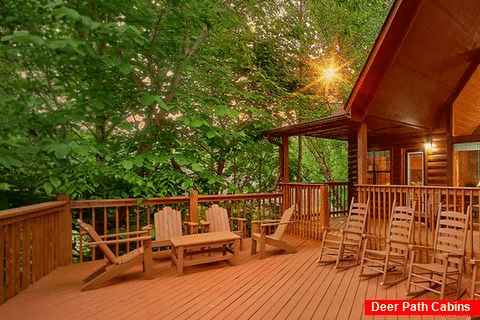 3 bedroom cabin with luxurious deck and hot tub - Not Too Shabby