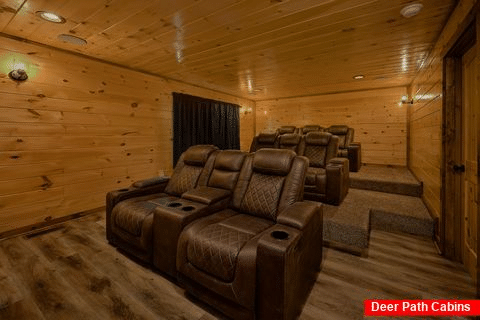 Luxury 4 Bedroom Cabin with Large Theater Room - Makin Waves