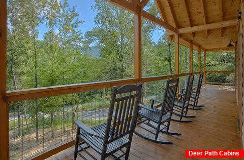 Comfortable 4 Bedroom Cabin with Rocking Chairs - Makin Waves