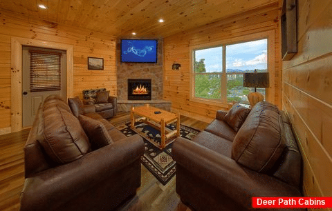 4 Bedroom cabin with Fireplace in living room - Heritage Splash