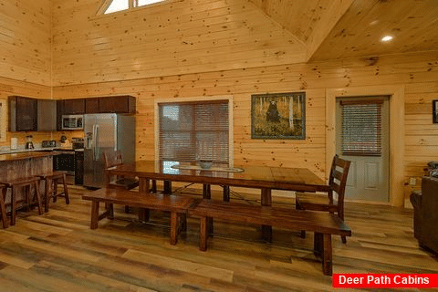 Dining Room in 4 bedroom cabin rental - Heritage Splash
