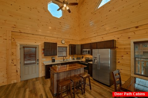 Full Kitchen in 4 bedroom Pigeon Forge cabin - Heritage Splash