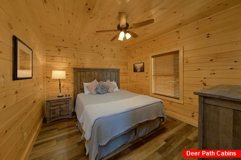 4 bedroom cabin rental that sleeps 14 guests - Heritage Splash