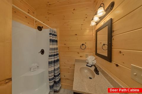 Pigeon Forge cabin with 4 Bedrooms and Baths - Heritage Splash