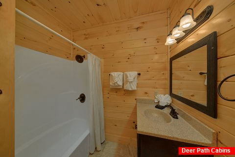 Cabin rental in Pigeon Forge with 4 bathrooms - Heritage Splash