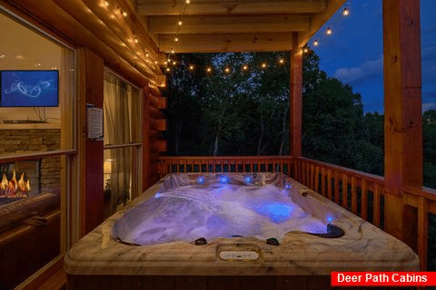 2 Bedroom Cabin with Private Hot Tub - Smokey's Hideaway
