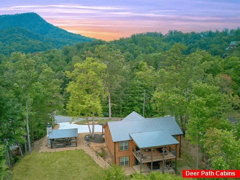 Luxurious 3 bedroom cabin with wooded views - A Peaceful Haven