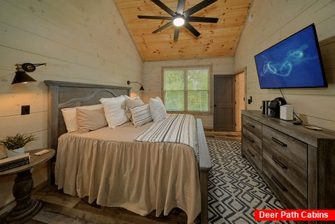Premium 3 bedroom cabin with King Master Suite - A Peaceful Haven