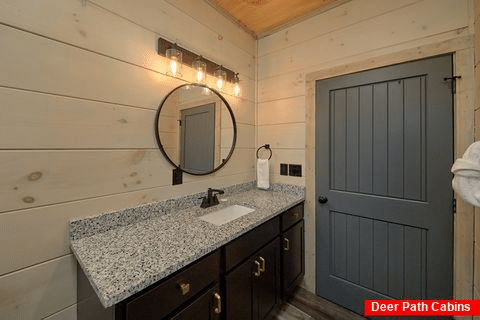 Private Master Bathroom in 3 bedroom cabin - A Peaceful Haven