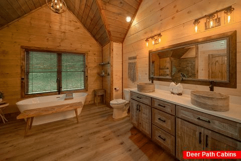 4 bedroom cabin with luxurious Master Bath - Gatlinburg Views